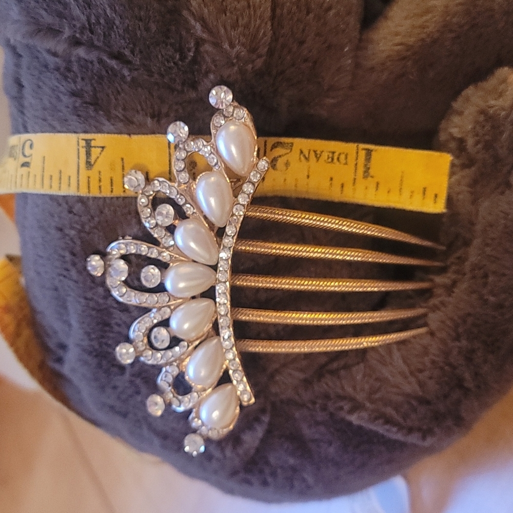 Crown shaped pearl and rhinestone embellished hair comb
